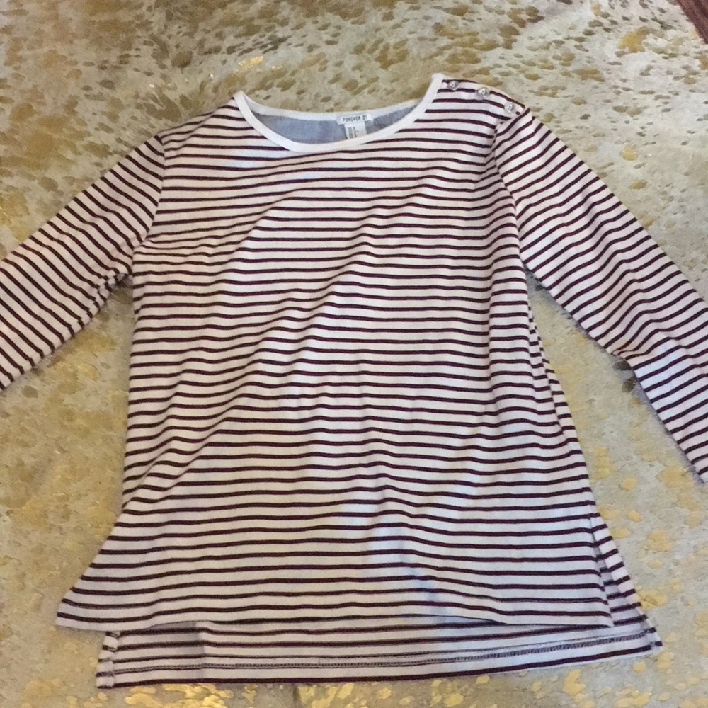 Burgundy and cream striped 3/4 sleeve small